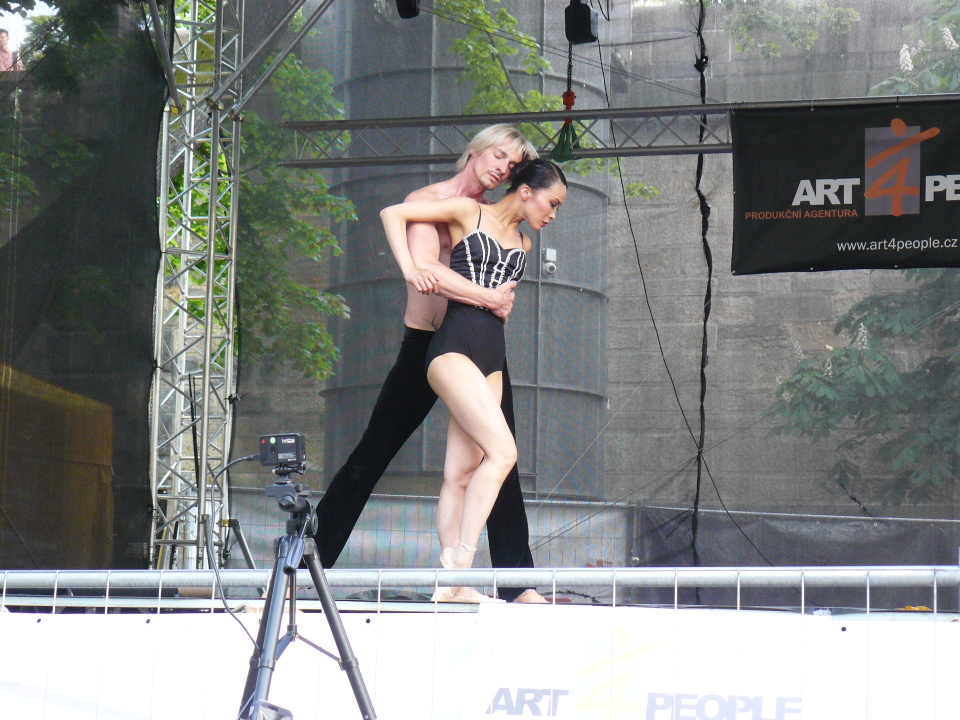 P1300058 Den tance 2018